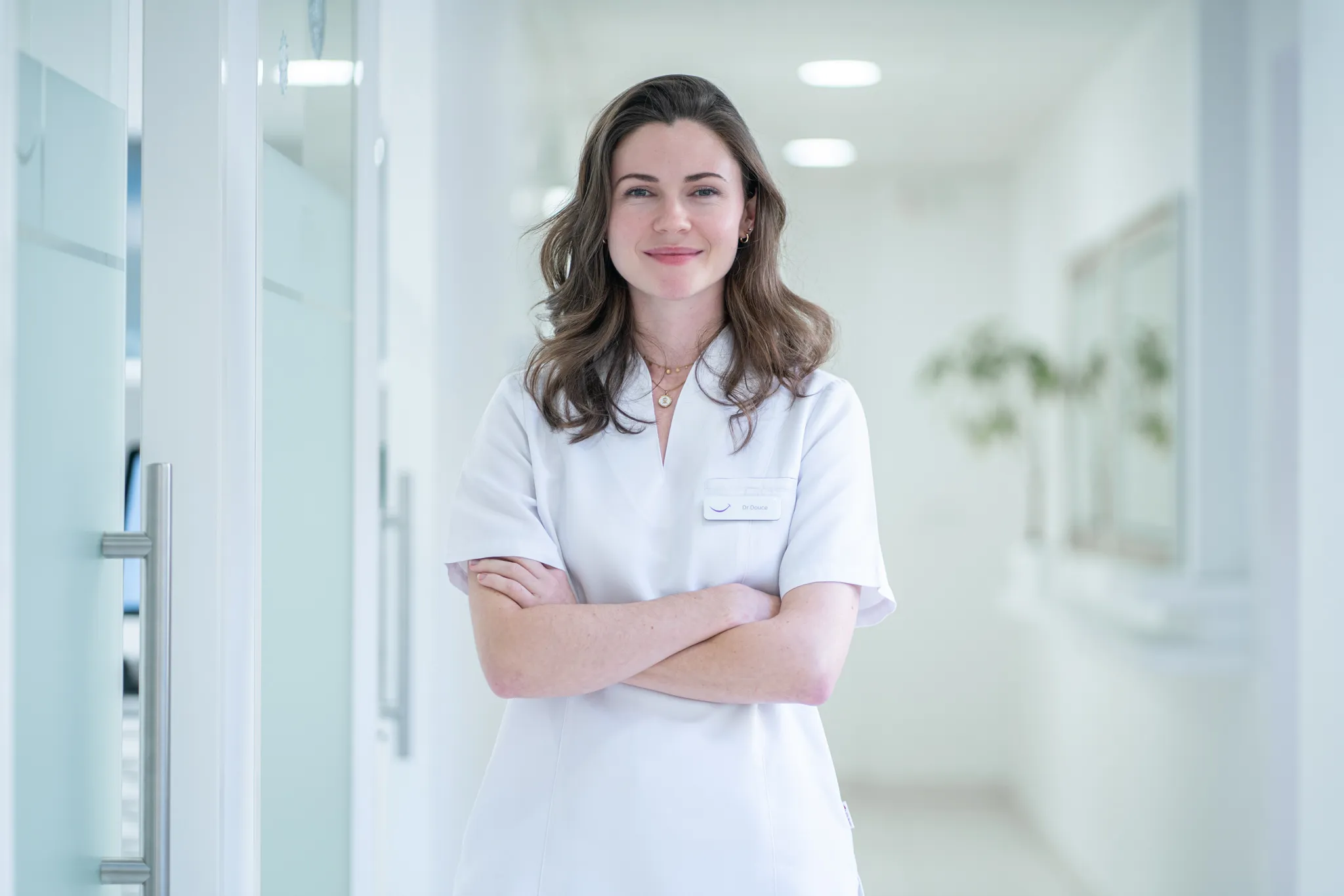 portrait homme indépendant dans showroom cuisine design Paris