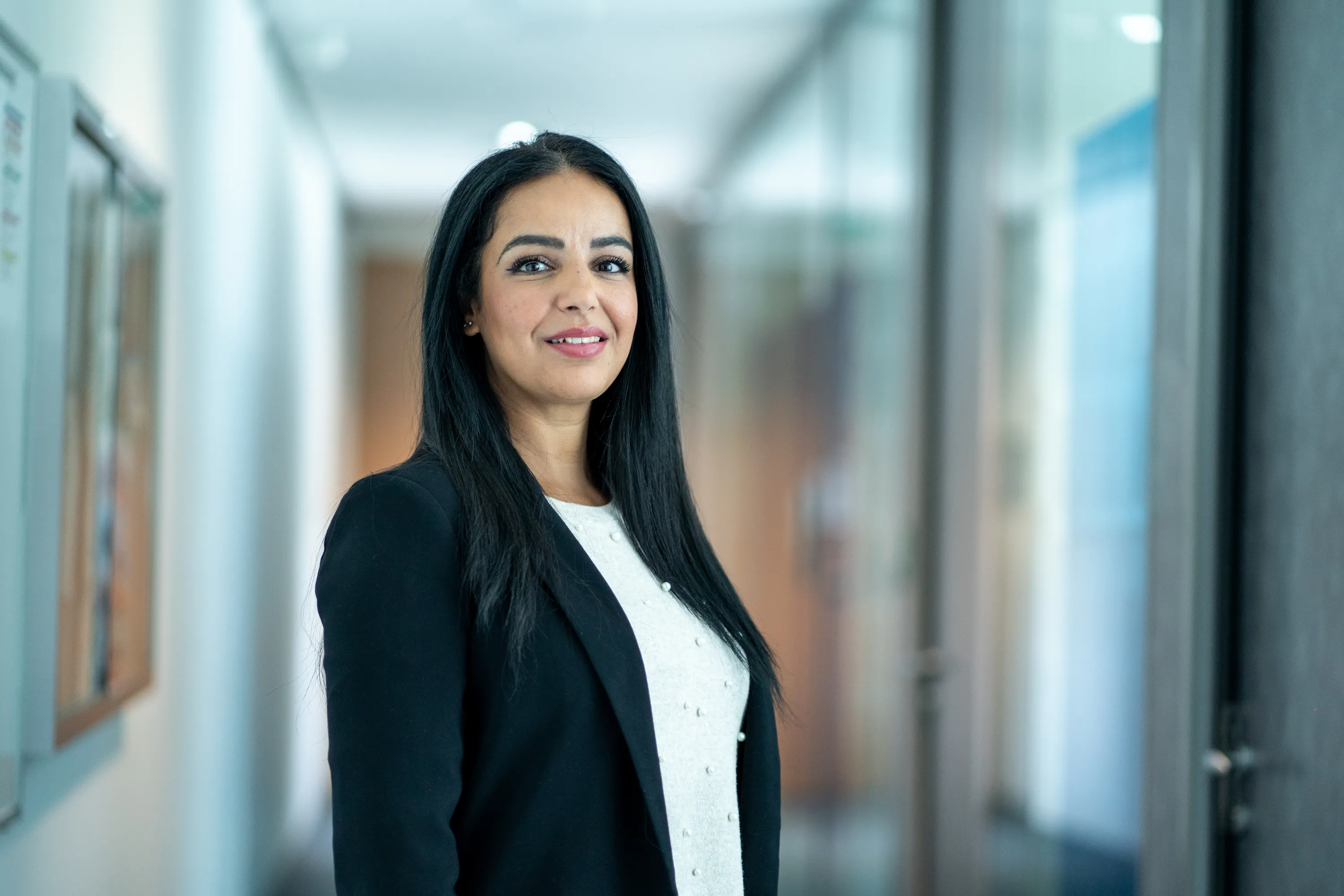 portrait homme col roulé gris profil indépendant Paris