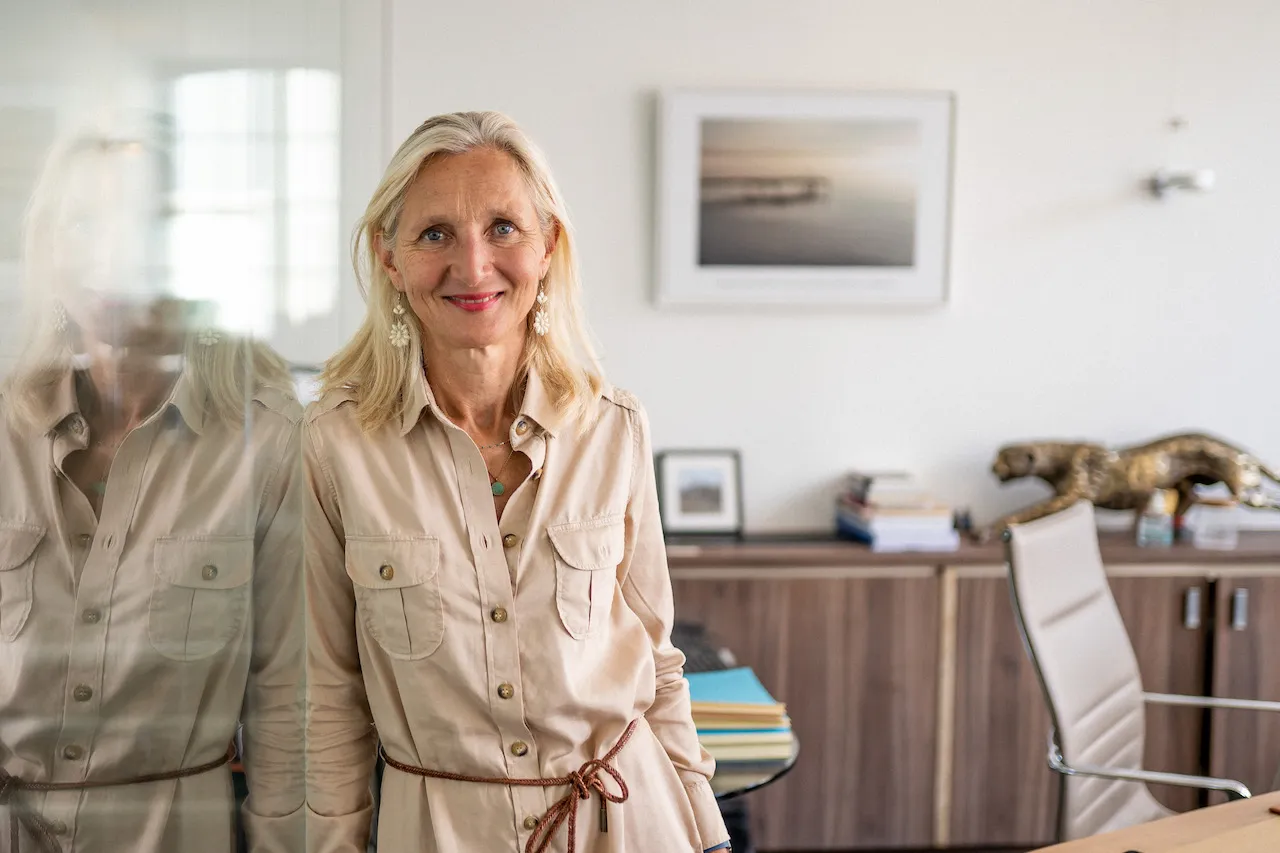 portrait professionnel deux dirigeants appuyés contre un mur Paris